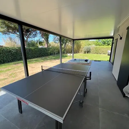 Bord De Piscine, Jacuzzi Hyères