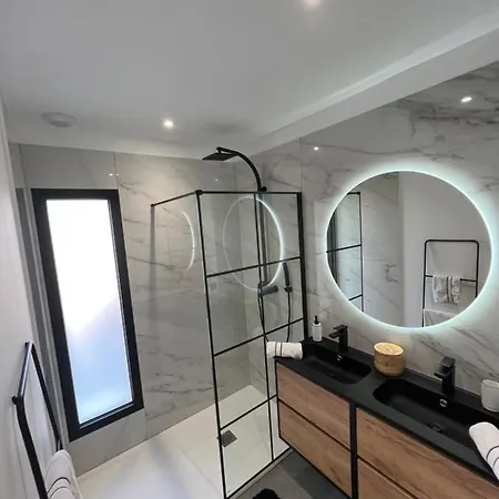 Bord De Piscine, Jacuzzi Villa