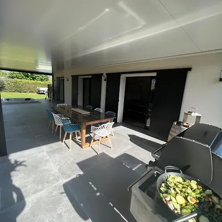 Bord De Piscine, Jacuzzi Villa