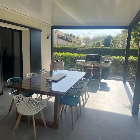 Bord De Piscine, Jacuzzi