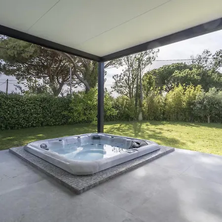 Bord De Piscine, Jacuzzi