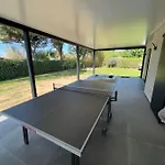 Bord De Piscine, Jacuzzi Ιέρ