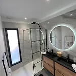 Bord De Piscine, Jacuzzi Βίλα