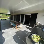 Bord De Piscine, Jacuzzi Willa