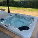 Bord De Piscine, Jacuzzi Βίλα *