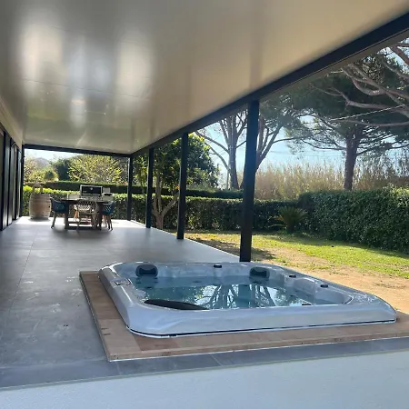 Bord De Piscine, Jacuzzi Вилла
